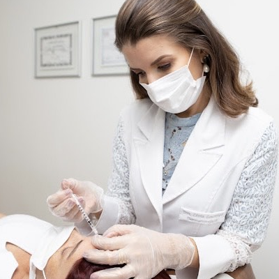 dra. Lívia Lourenço - Dermatologista